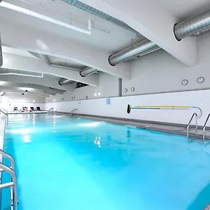 Downtown Water View Condo: Modern 2br With Ac And Parking Apartment Vancouver