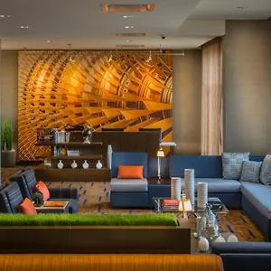 Hotel Courtyard By Marriott Airport